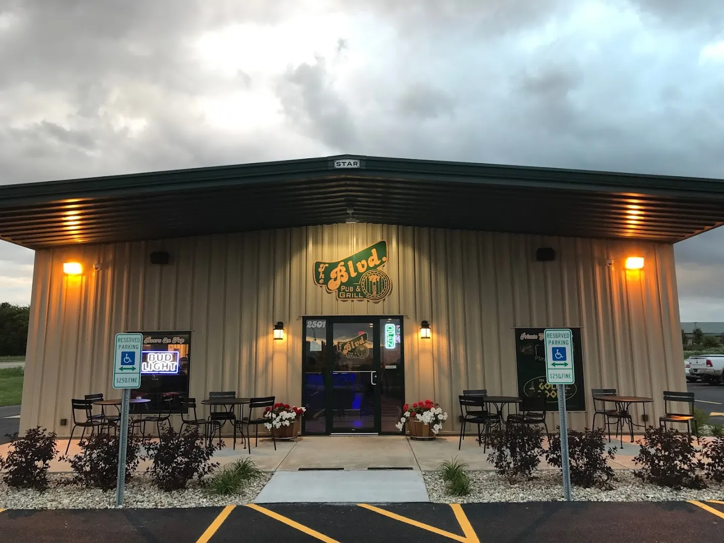 The Boulevard Pub and Grill